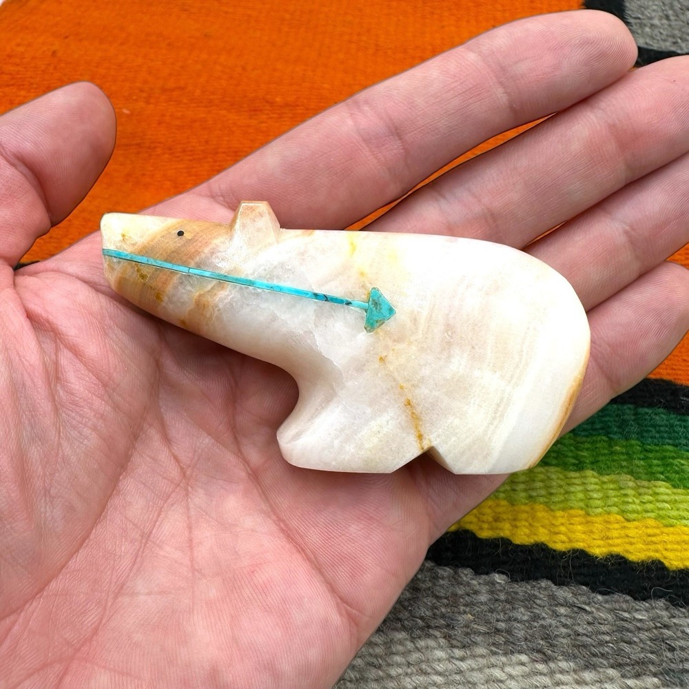 VTG Native American Zuni Bear Fetish‎ Alabaster Inlaid Turquoise Heartline Arrow